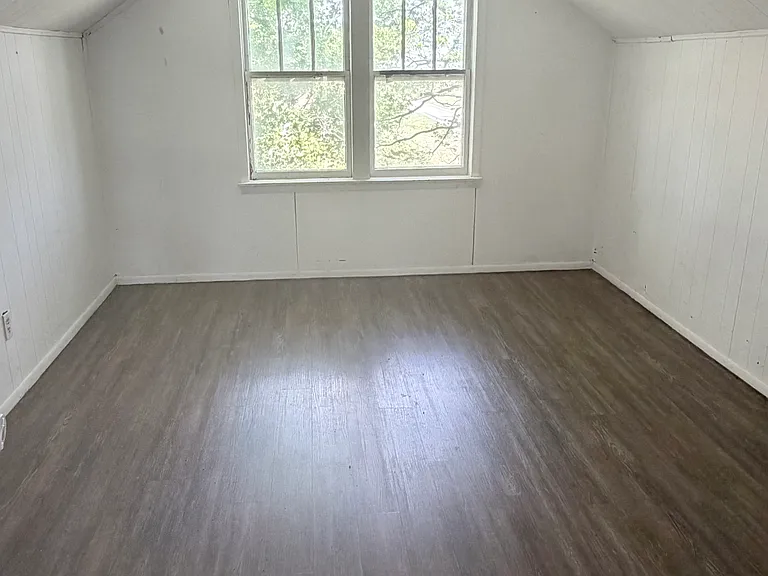 233 Country Club Ln — Photo 6