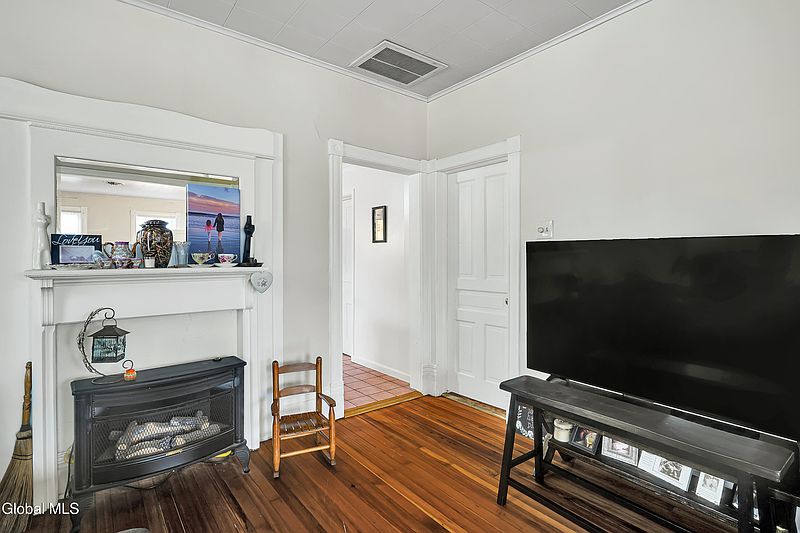 4th image of 59 Amity Street