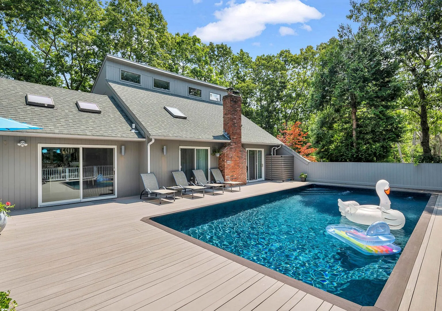 Beautiful East Hampton Home, Expansive Deck, Private Pool — Photo 1
