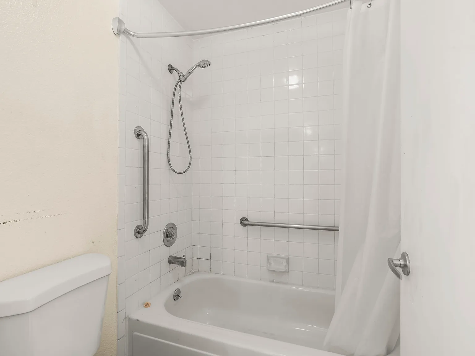 1 bed, 741 sqft, $1,950 — Photo 3