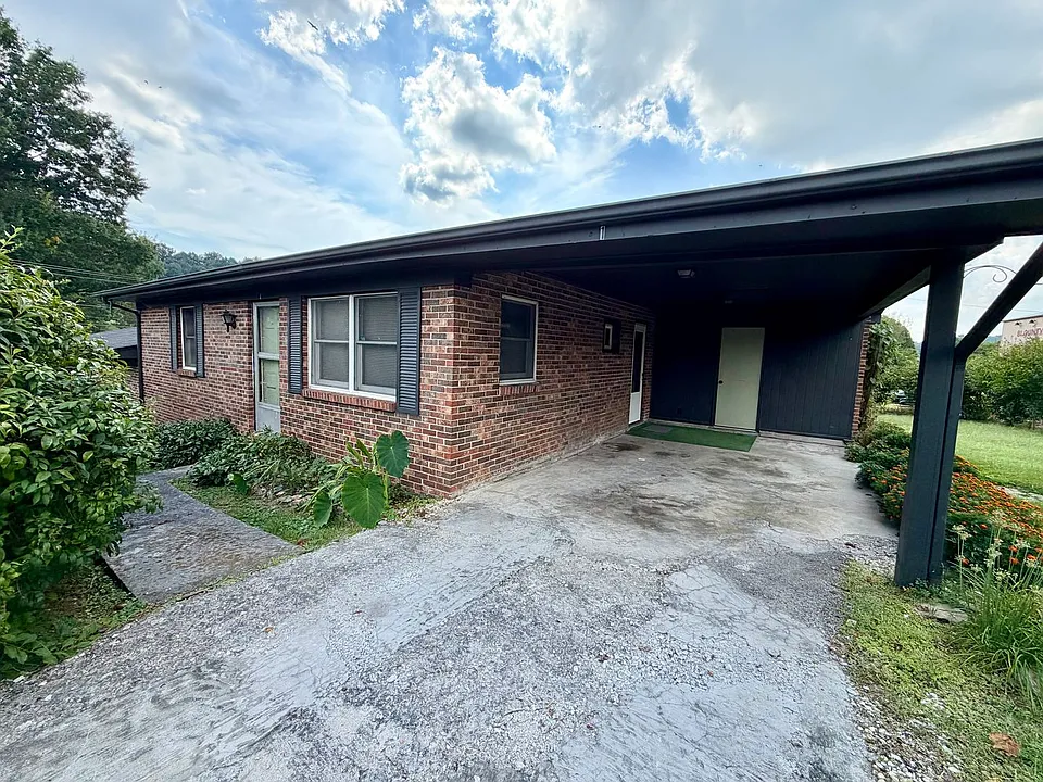154 Franklin Dr #1