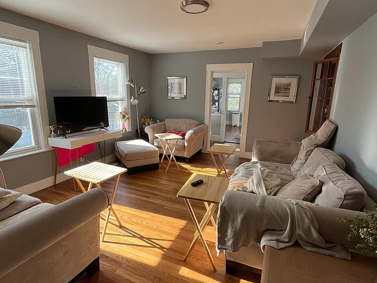874 E 4th St #2 — Photo 3
