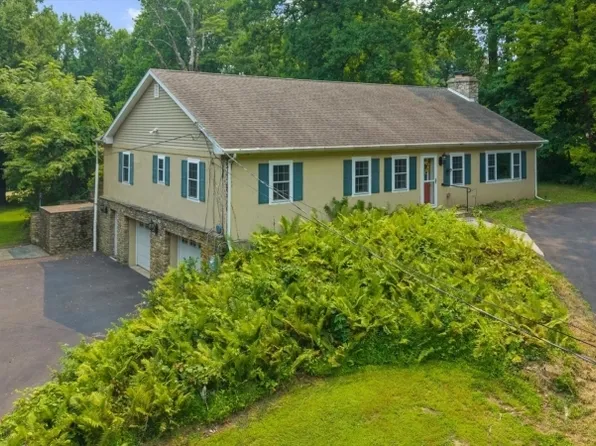 3 Walden Rd, Holland Twp., NJ 08848