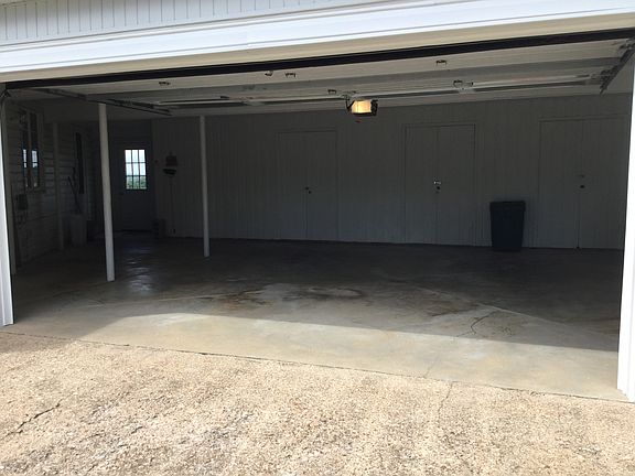 Oversized 2-car garage