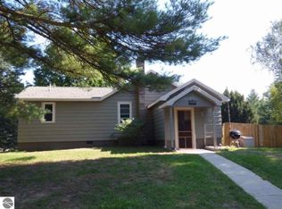 6251 Aarwood Rd NW, Rapid City, MI 49676