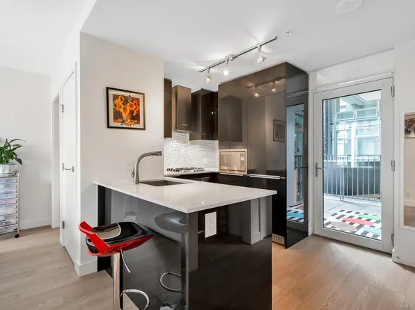 1283 Howe St #502, Vancouver, BC V6Z 0E3