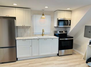 1 Avenue, Locust Valley, NY 11560