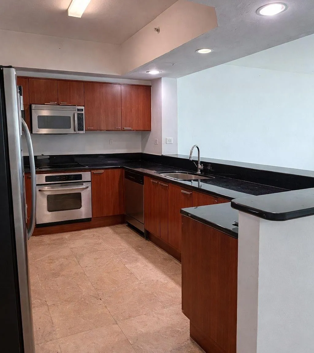 3 bed, 3.5 bath, 1967 sqft, $3,999 — Photo 2