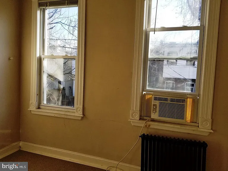 1377 F St NE — Photo 10
