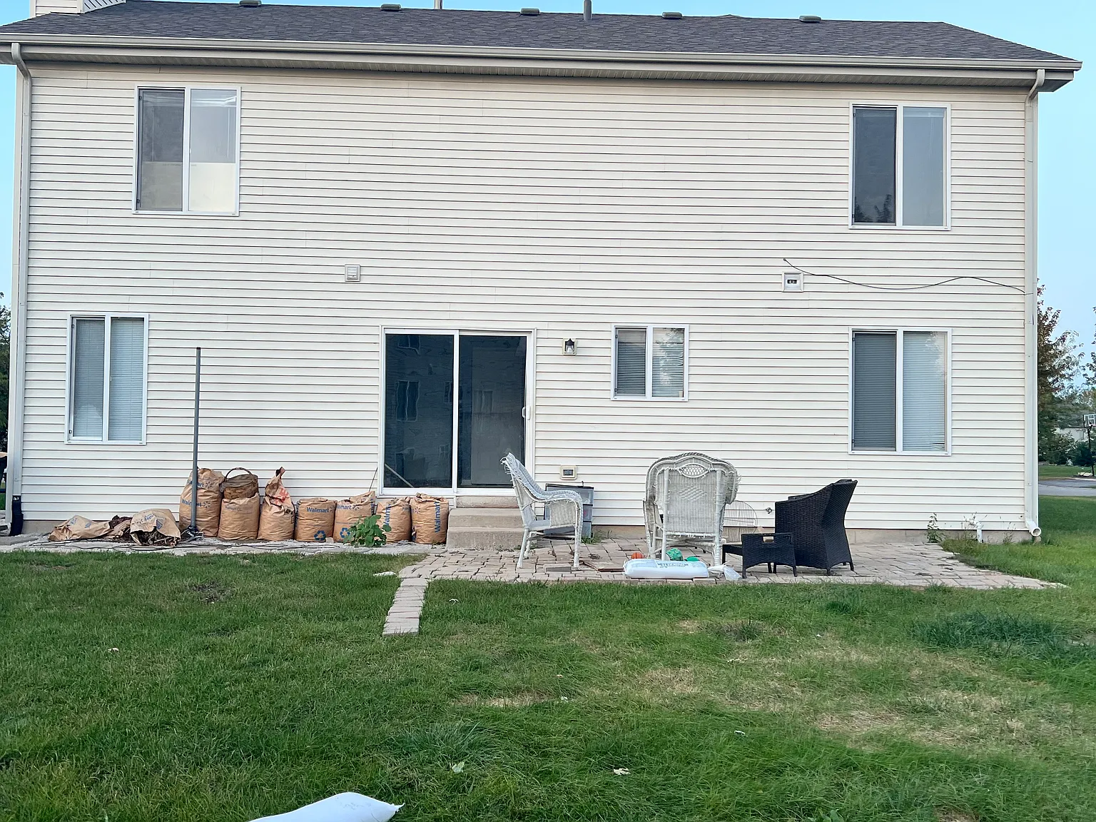 5 bed, 3.5 bath, 2800 sqft, $3,600 — Photo 3