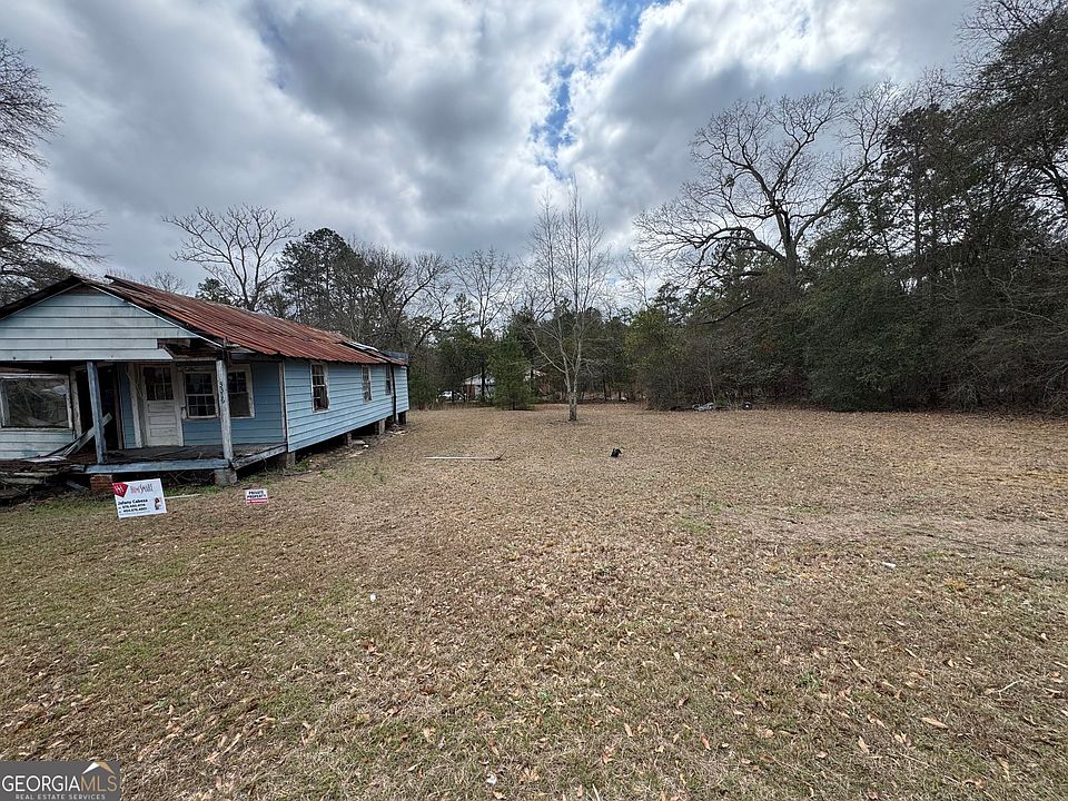2nd image of 3320 Jones Dr