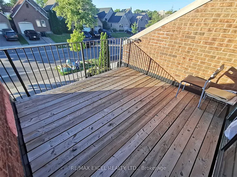 75 Ecclesfield Dr — Photo 14