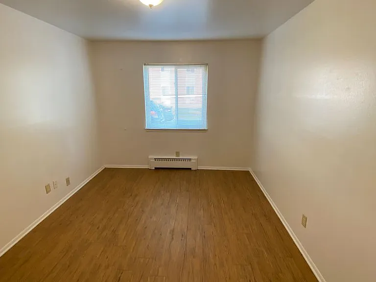 2400 Northwestern Ave — Photo 26