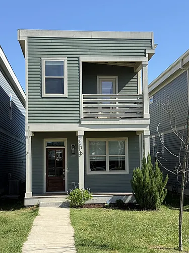 341 Edwin St #B Photo 1