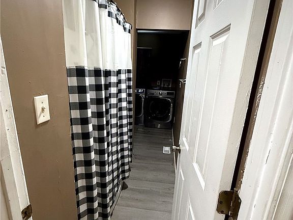 3rd image of 277 McArthur Dr