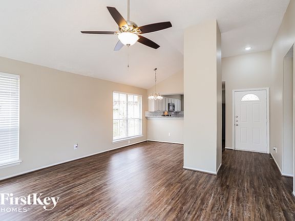3rd image of 17535 Davenway Dr