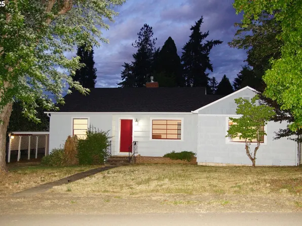 134 SE 5th St, Oakland, OR 97462