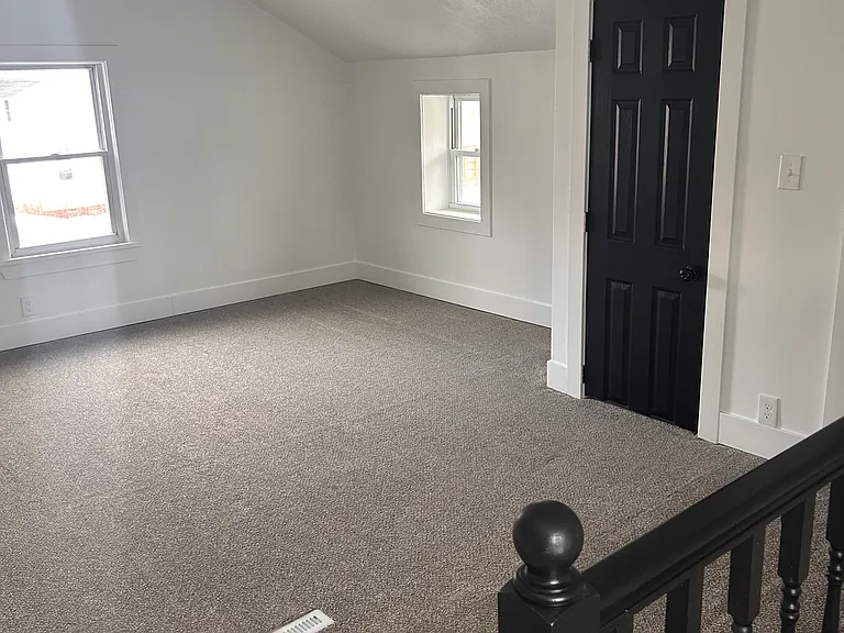 35 Mariah St — Photo 12