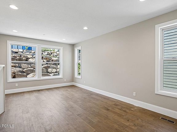 4th image of 2817 Piper Way