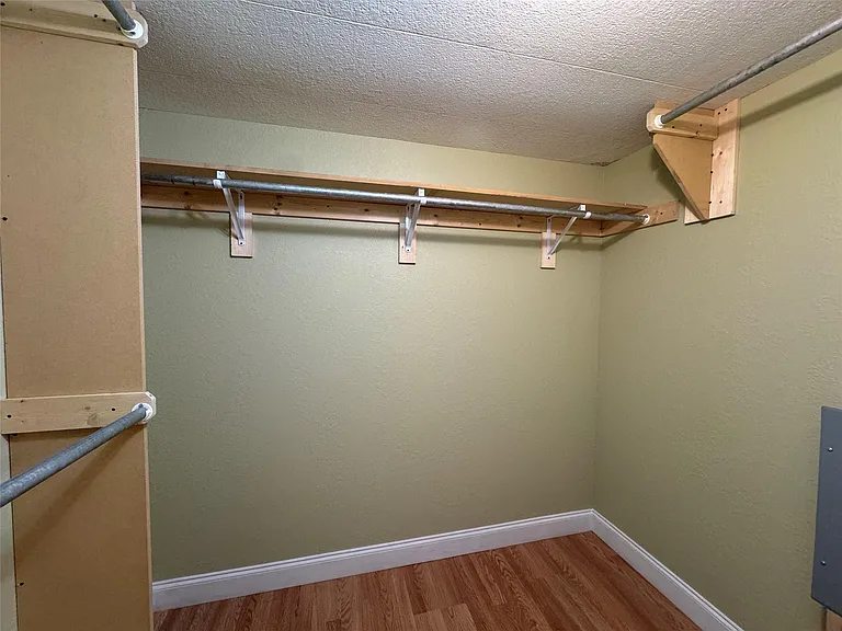 3028 Lakeshore Dr — Photo 22
