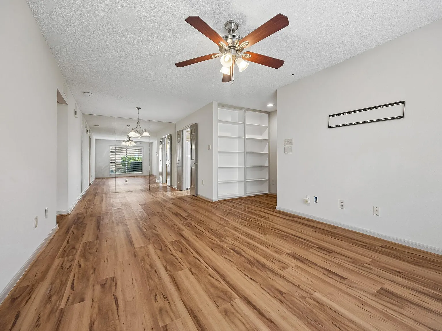 1 bed, 1.0 bath, 740 sqft, $1,300 — Photo 3