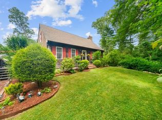 976 Fisher Rd, Dartmouth, MA 02747