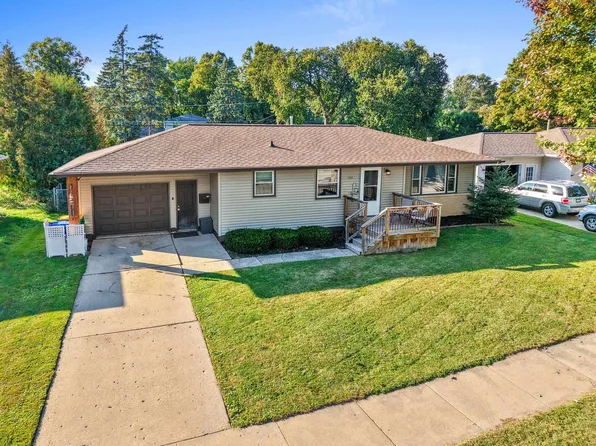 709 N Locust St, Green Bay, WI 54303