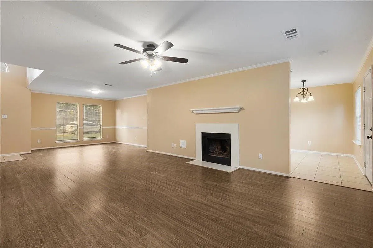 4 bed, 2.5 bath, 2478 sqft, $2,295 — Photo 2