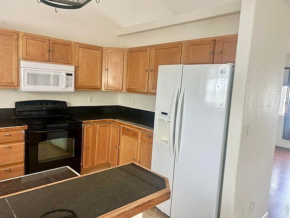 5th image of 3028 42nd Ave