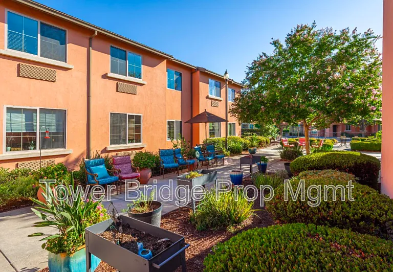 1457 Marseille Ln — Photo 37