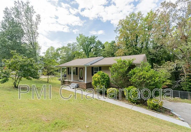 37 Anderson Rd — Photo 2