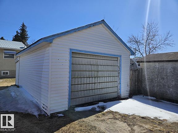 2nd image of 5024 50th St