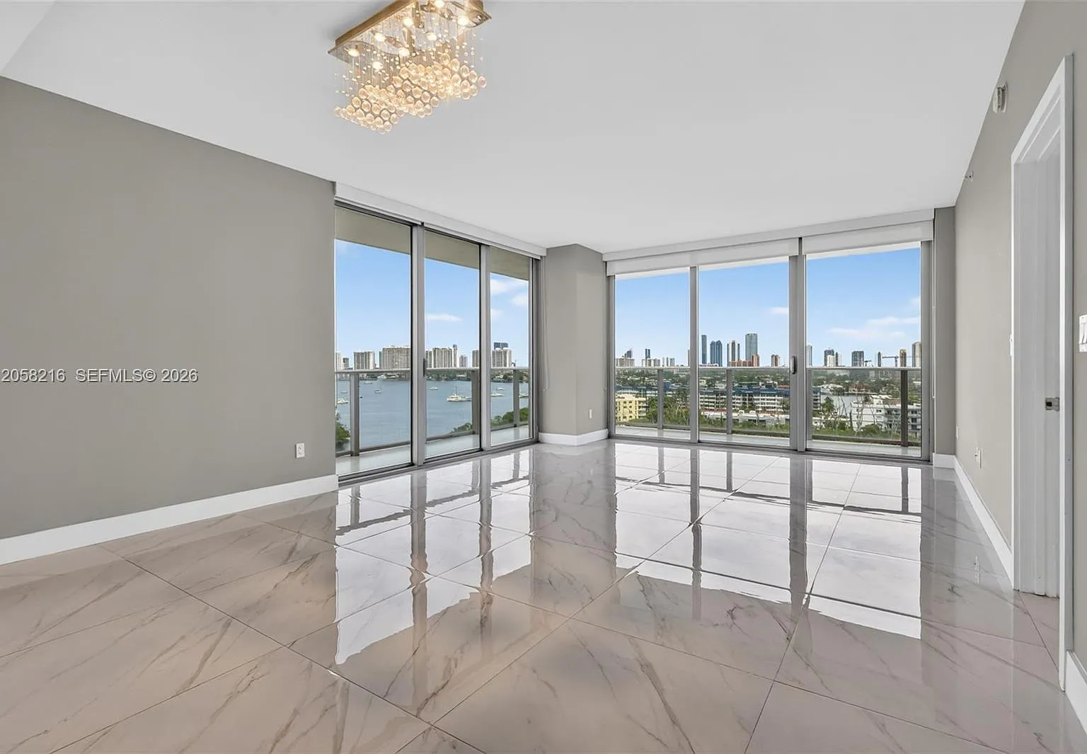 The Harbour South Condo — Photo 3