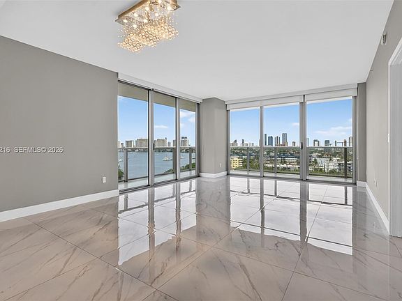 3rd image of 16385 Biscayne Blvd Unit 1215