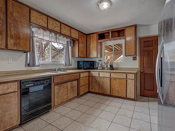 5th image of 267 W Round Valley Rd