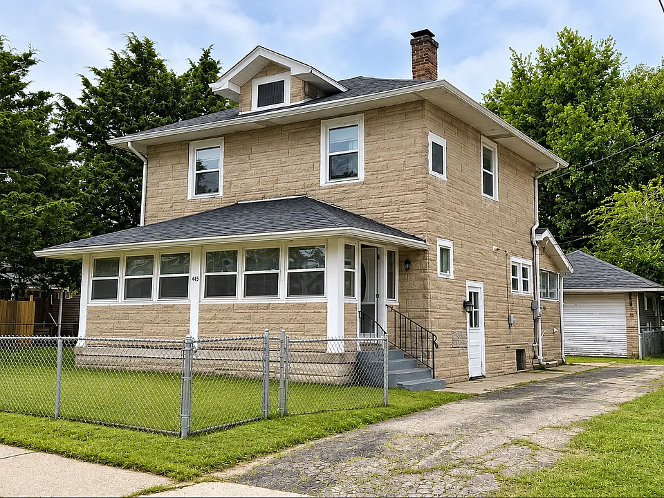 445 W 25th St