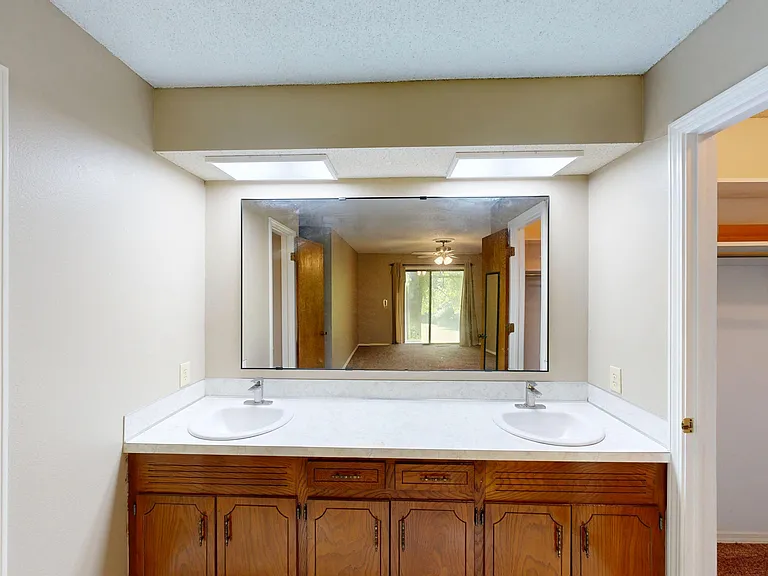 1275 N Gregg Ave — Photo 25