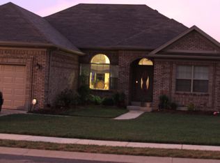 305 Castleton Ct, Vine Grove, KY 40175