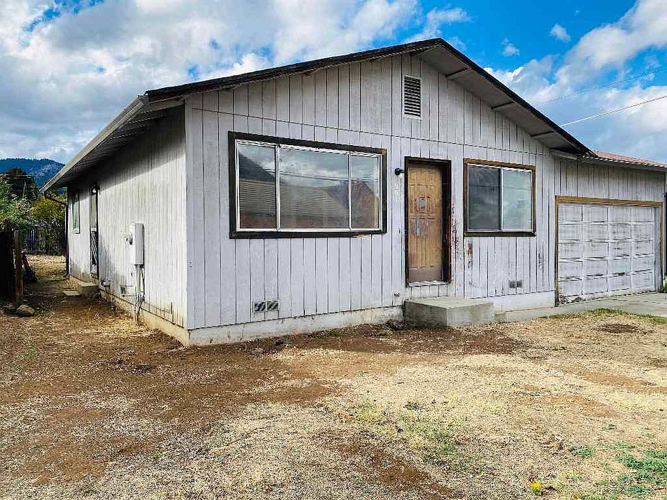 1st image of 901 4th St