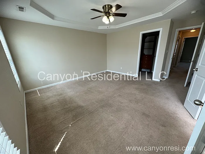 3 bed, 2.5 bath, 1909 sqft, $1,925 — Photo 3