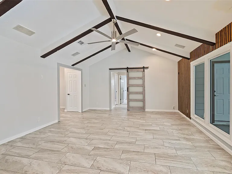 4034 Shady Springs Dr — Photo 16