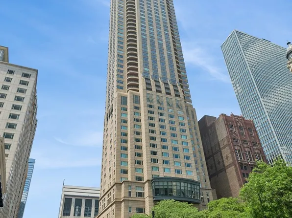 800 N Michigan Ave APT 4702, Chicago, IL 60611