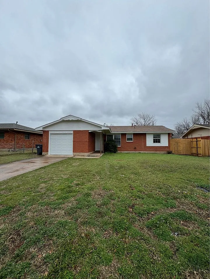 3 bed, 900 sqft, $1,100 — Photo 1