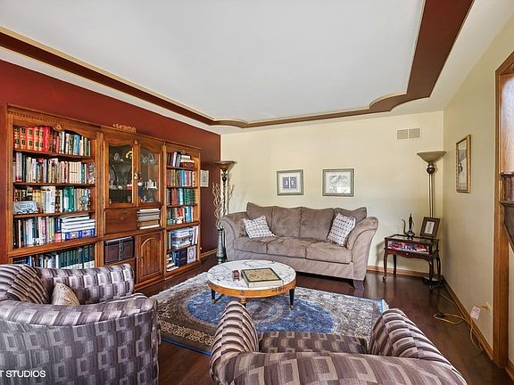 5th image of 17306 Cambridge Pl