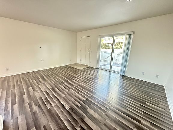 3rd image of 718 Buena Tierra Way Unit 179