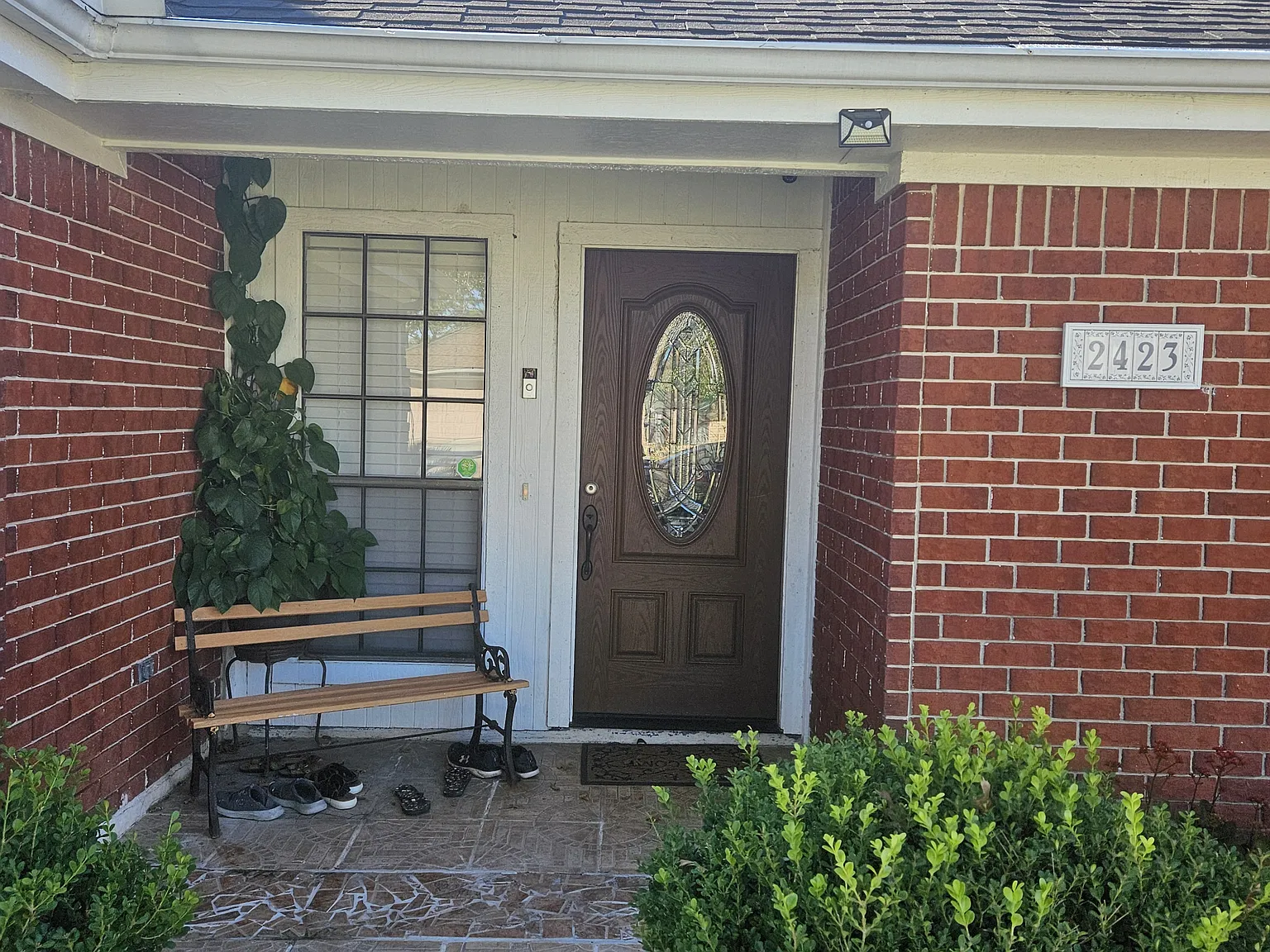 4 bed, 2516 sqft, $2,500 — Photo 2