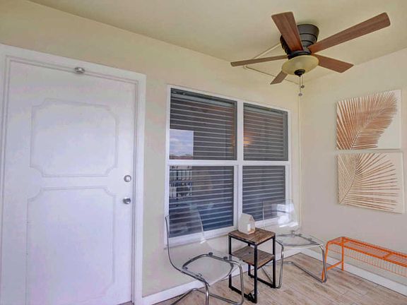 4th image of 808 SE 7th St APT 301B