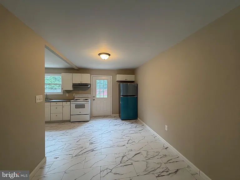 1133 Louis Dr — Photo 5
