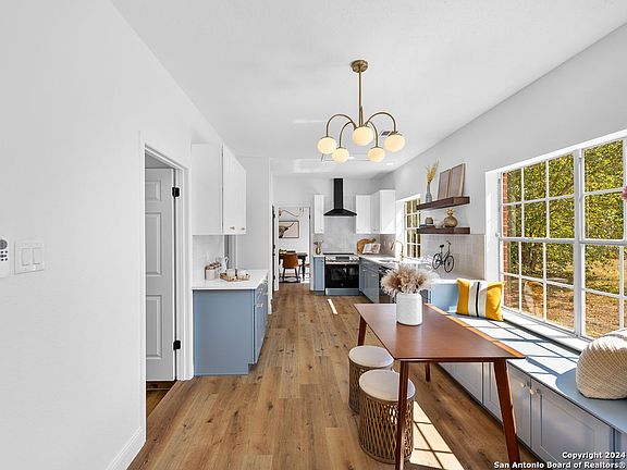 5th image of 2136 Encino Cliff St