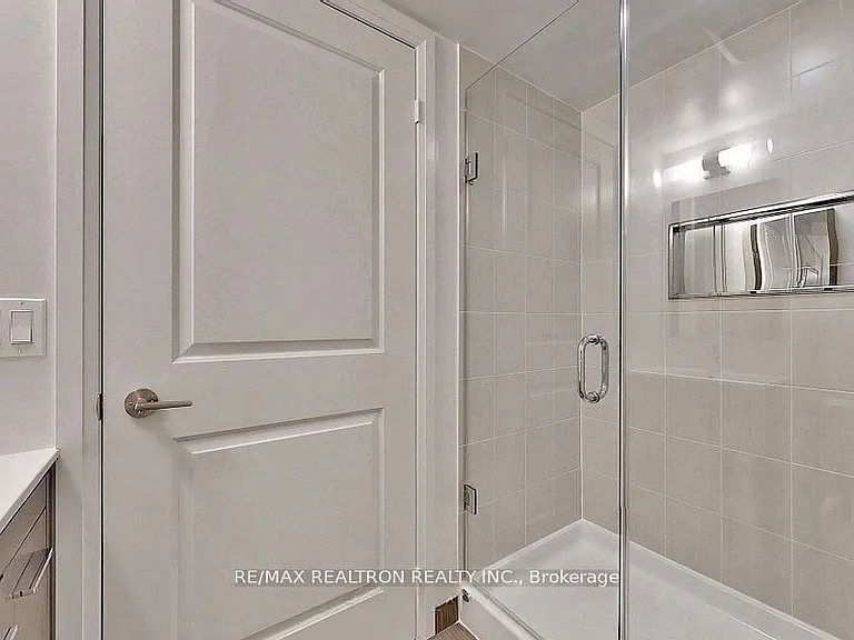 20 Meadowglen Pl #534 — Photo 14